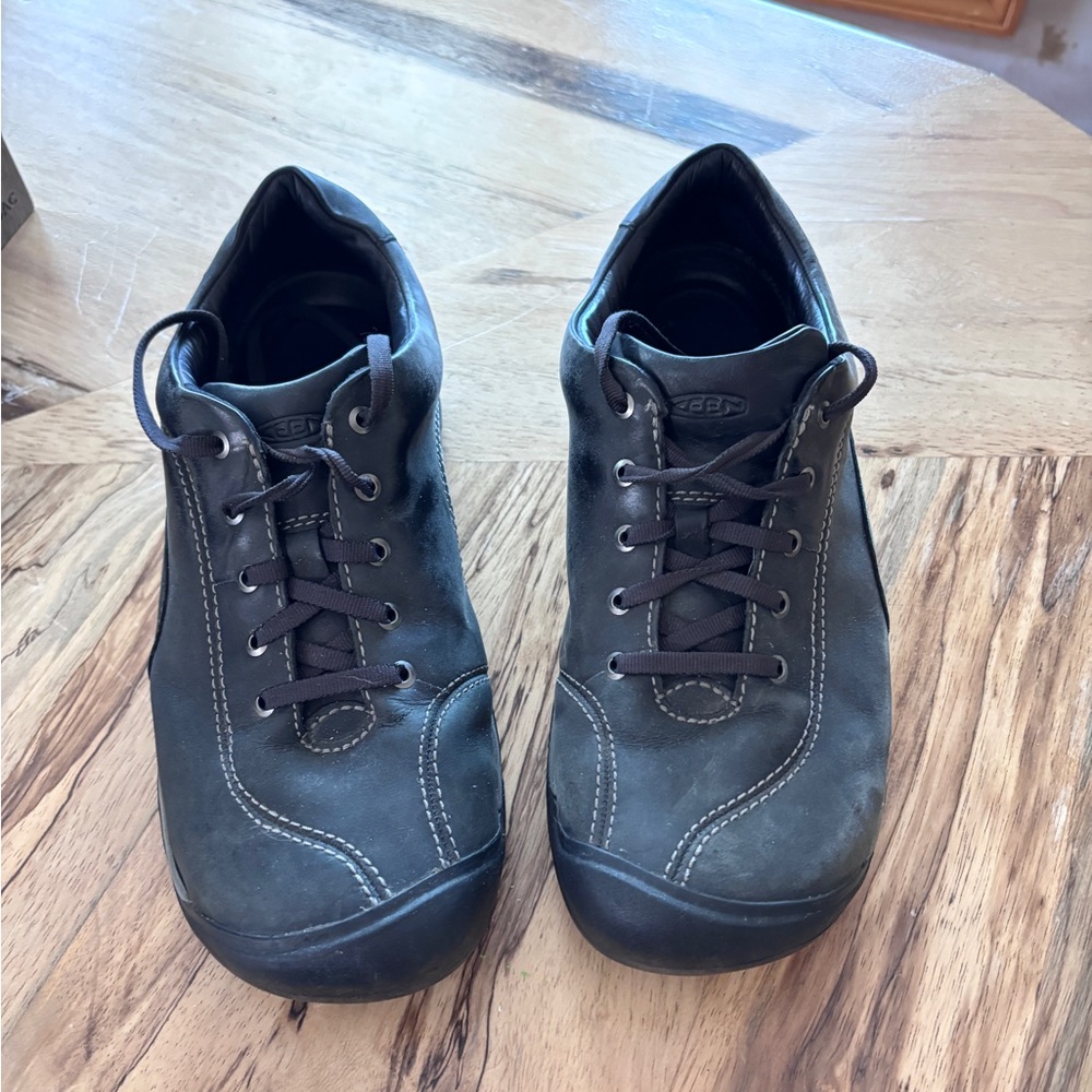 Keen Black Sneakers Low-Top Minimalist Design